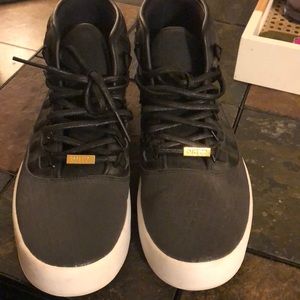 Men’s Nike Lebrons size 10.5